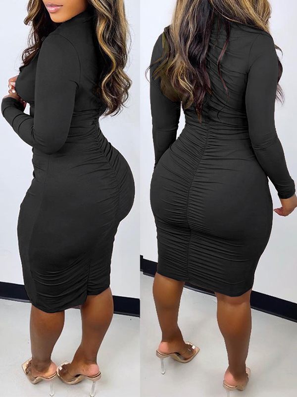 Robe froncée boutonnée sur le devant