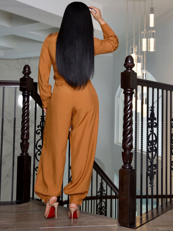 Indiebeautie – Einfarbiger Jumpsuit mit Knopfleiste vorne und Gürtel