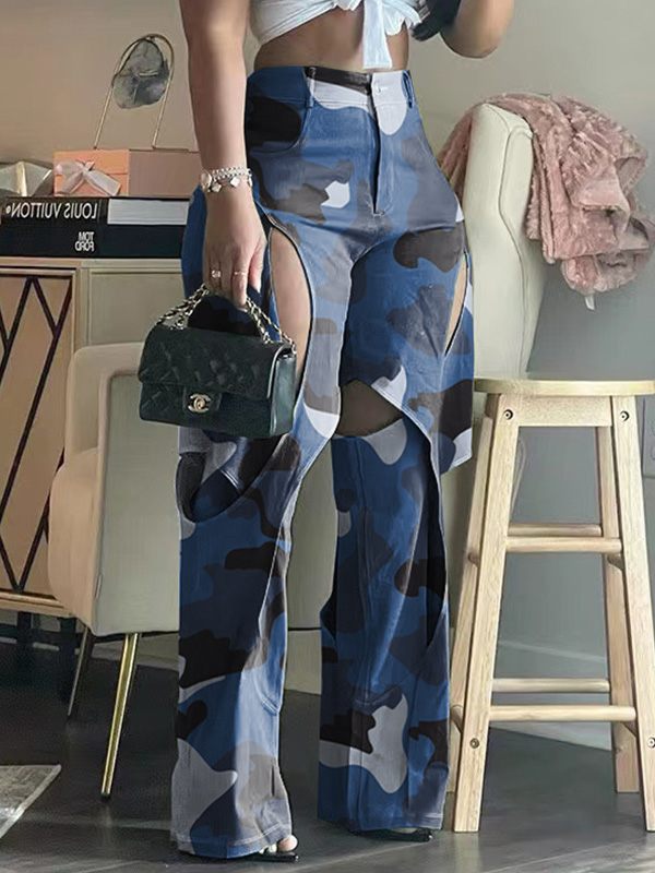 Pantalon à découpes camouflage