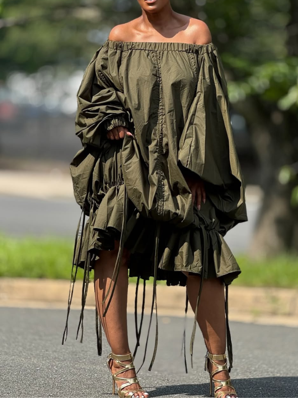 Einfarbiges schulterfreies Kleid mit Kordelzug