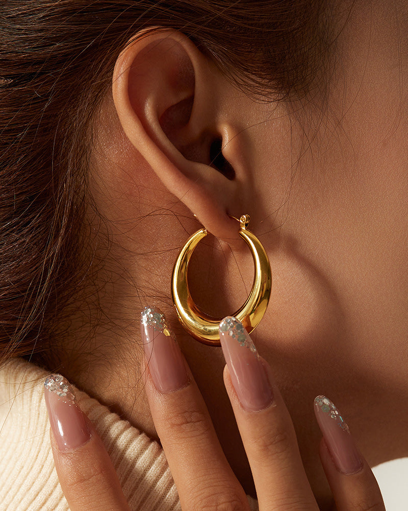 QUEEN B HOOPS GOLDEN