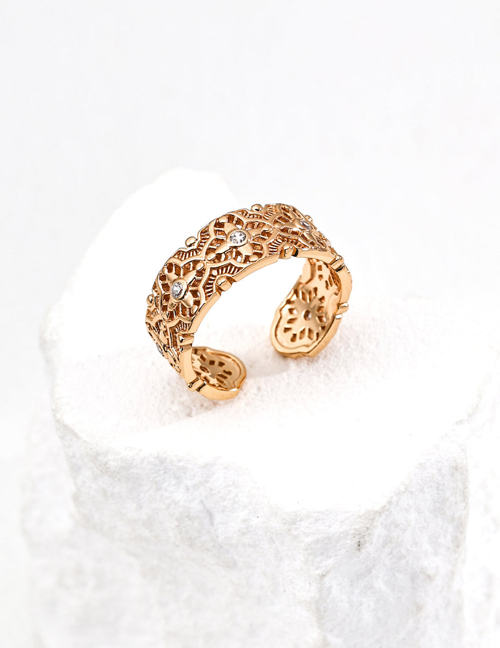 Vintage Design Zirconia Ring