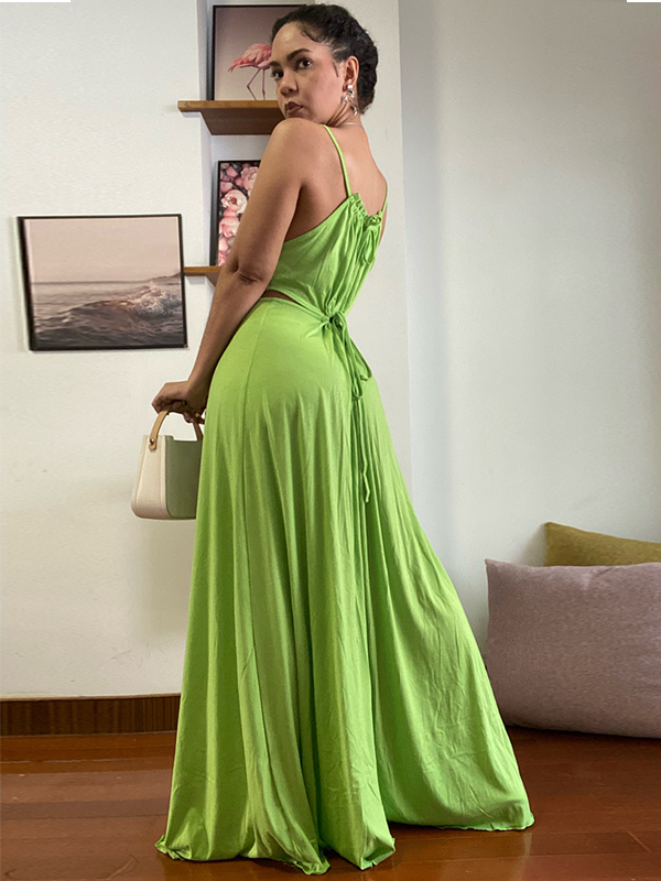 Einfarbiges Kleid mit Schnürung und Cut-Outs