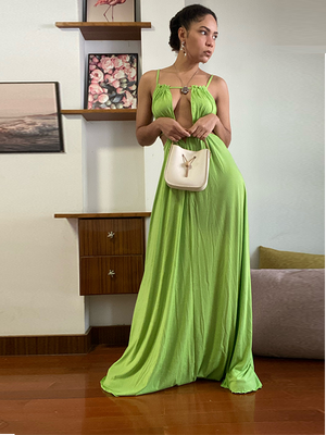 Einfarbiges Kleid mit Schnürung und Cut-Outs