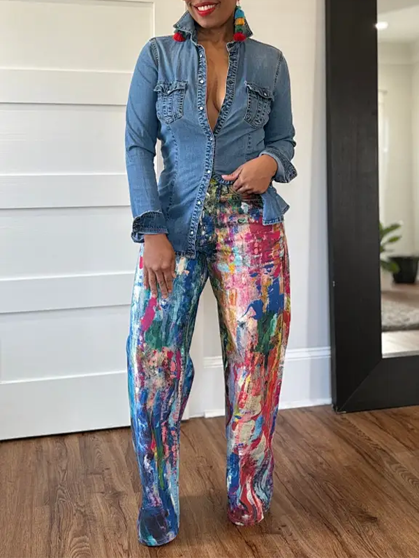 Gerade Jeans mit abstraktem Print – Ausverkauf