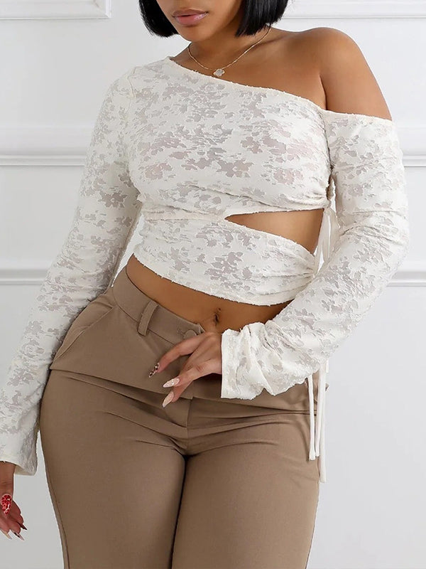 Haut court à découpes et col bateau