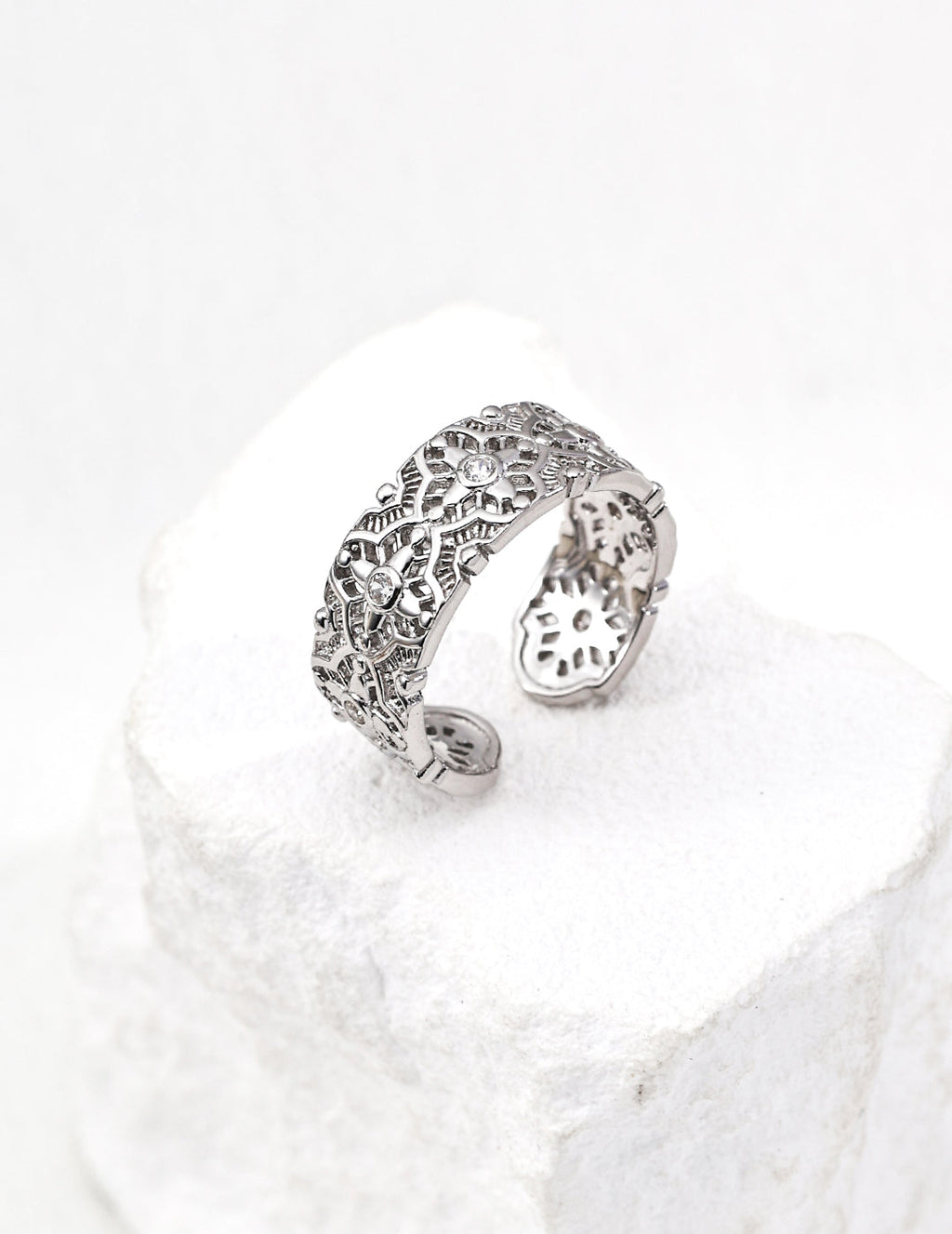 Vintage Design Zirconia Ring