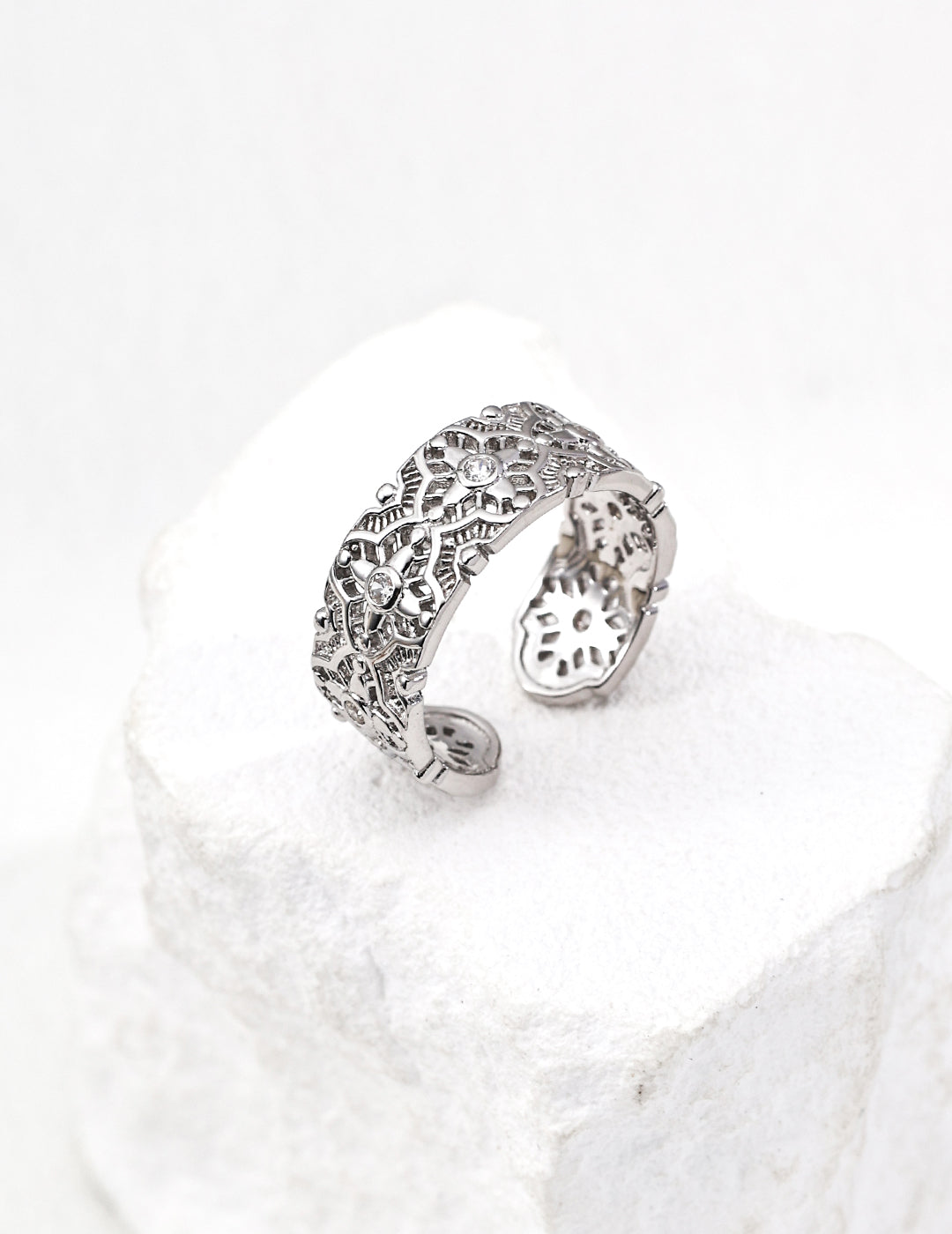 Vintage Design Zirconia Ring