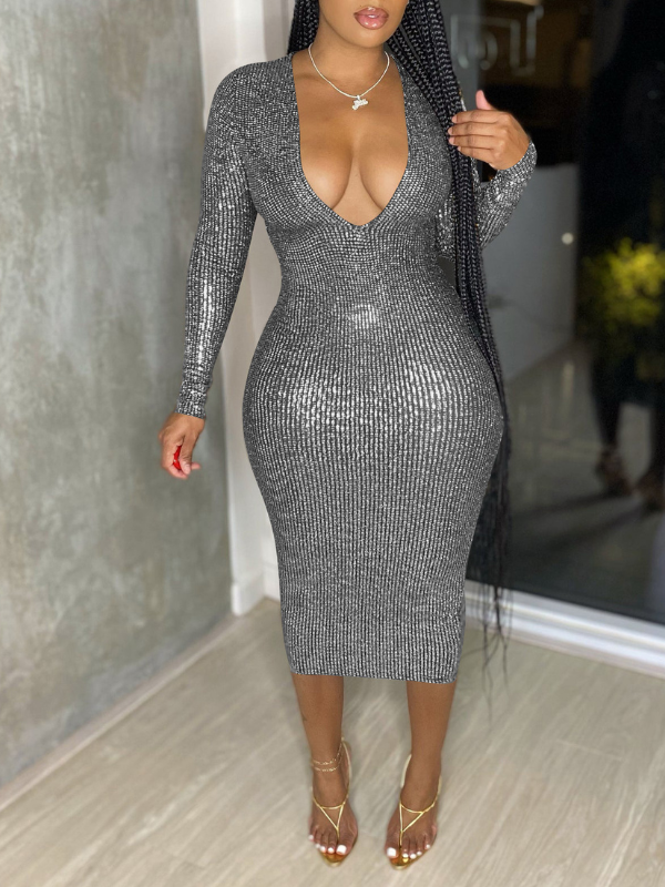 Glitzerndes Kleid mit V-Ausschnitt