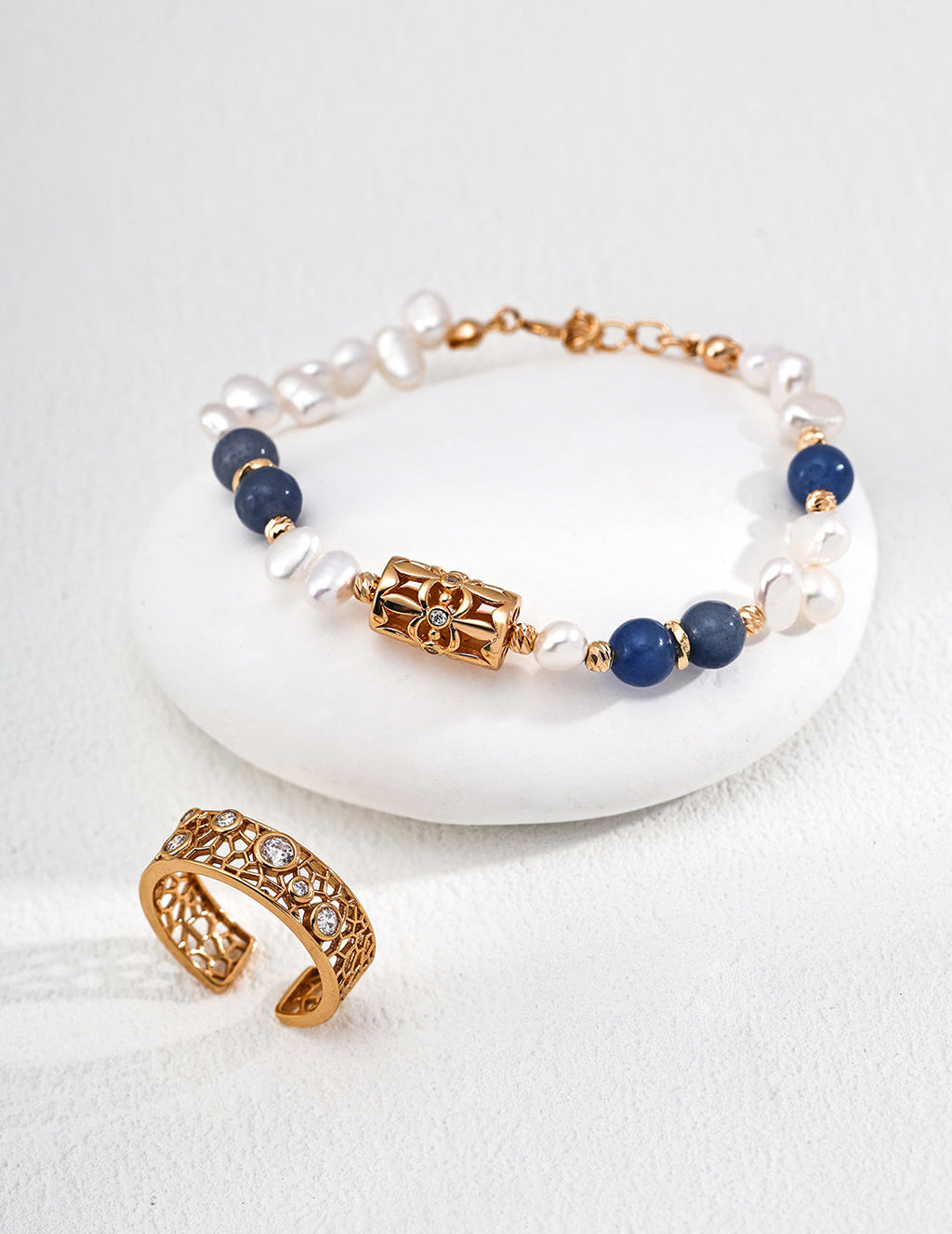 Four Leaf Flower Blue Jade Pearl Bracelet