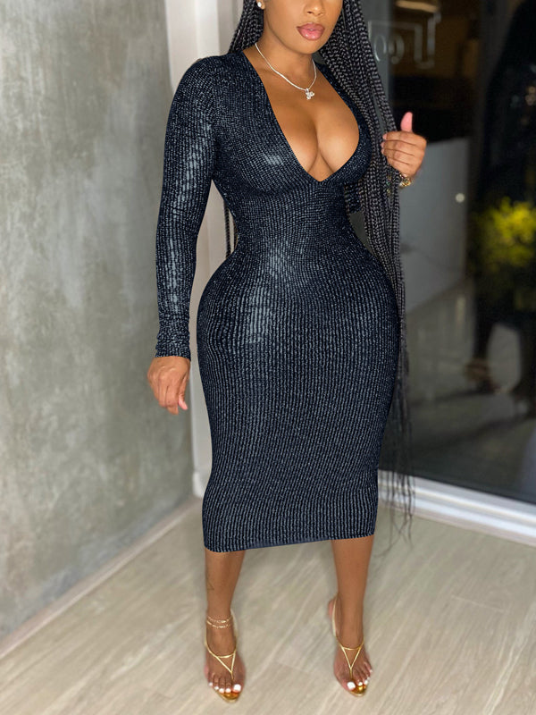 Glitzerndes Kleid mit V-Ausschnitt