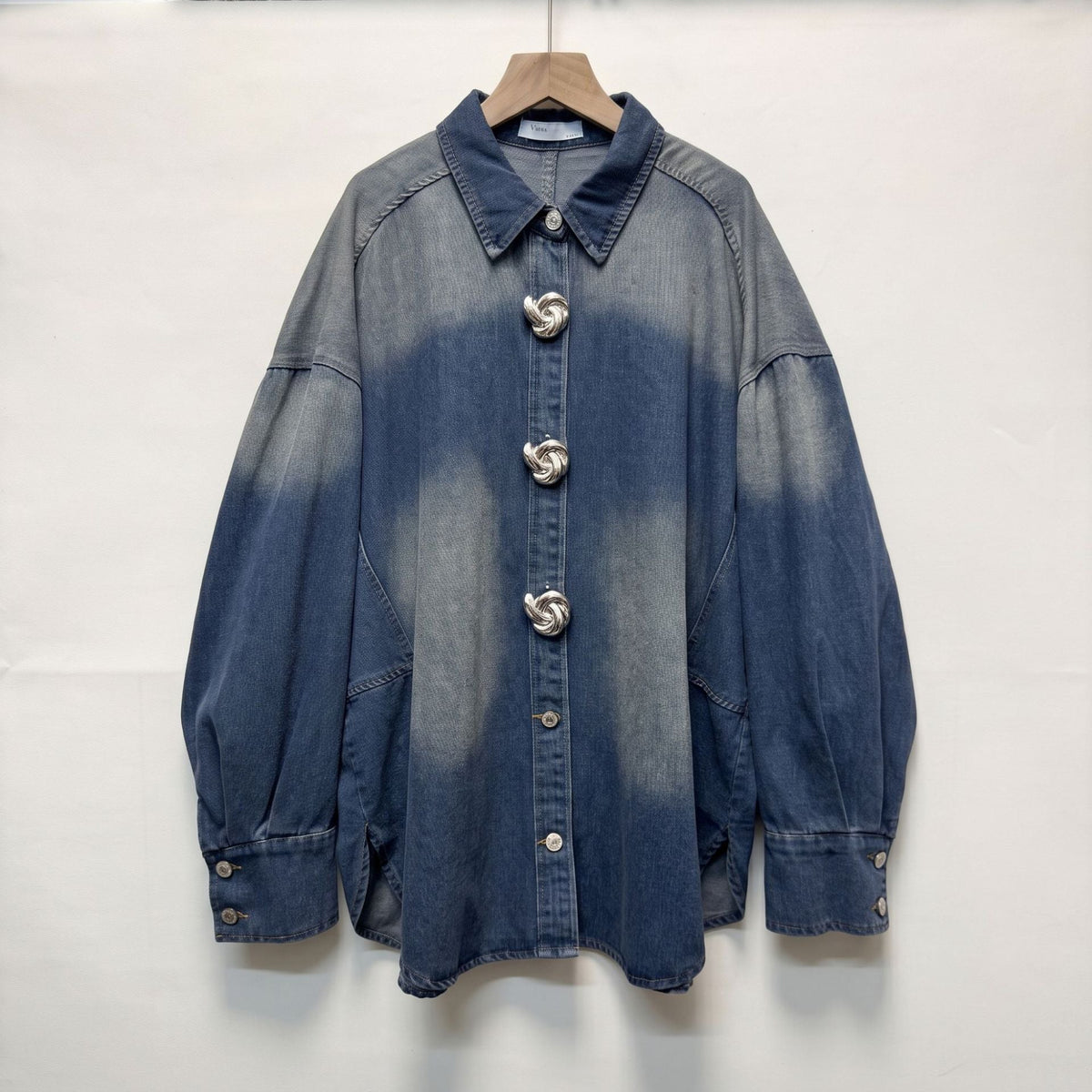 Turndown Collar Gradient Wash Long Sleeve Denim Shirt for Autumn & Winter