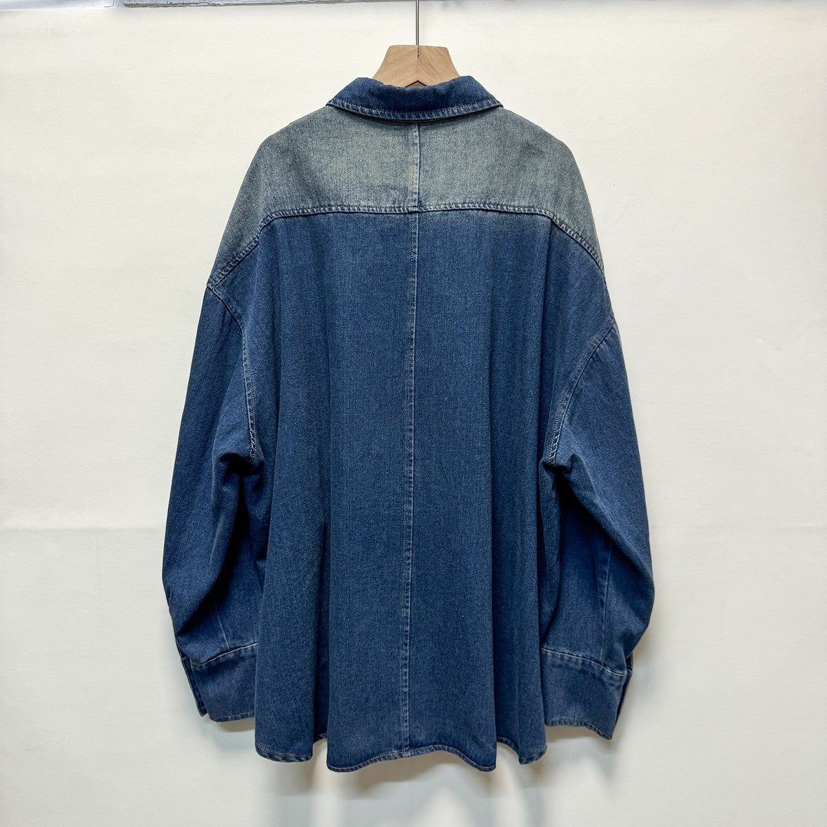 Turndown Collar Gradient Wash Long Sleeve Denim Shirt for Autumn & Winter