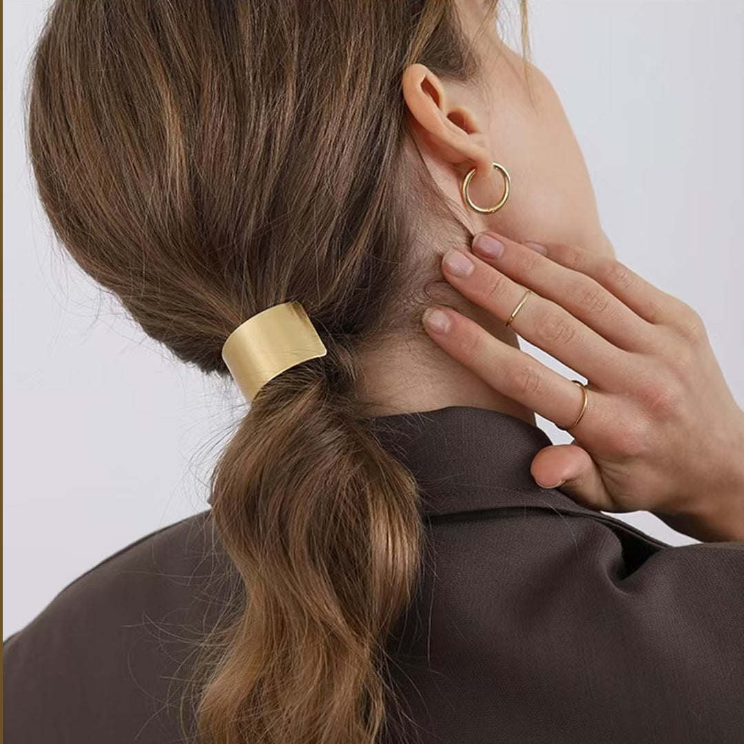Metal Hair Clip with Horse Tail Design
