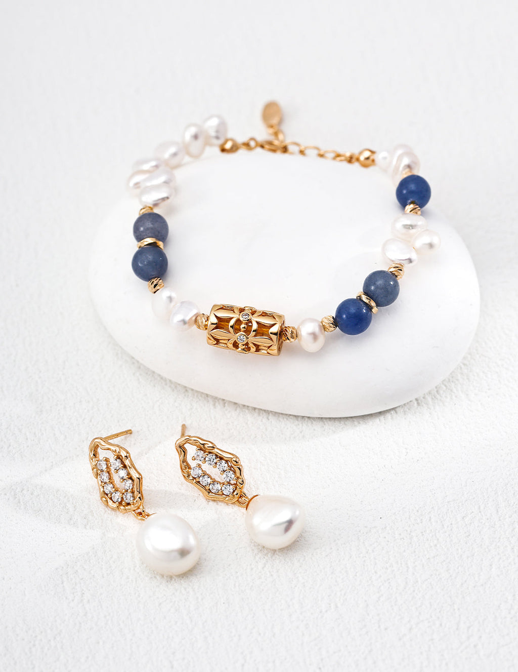 Four Leaf Flower Blue Jade Pearl Bracelet