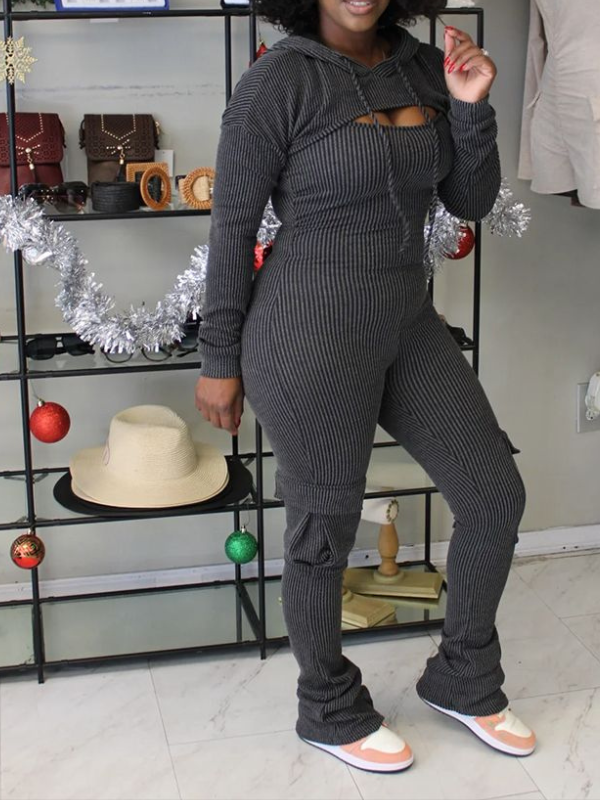 Solides Set mit kurzem Hoodie und Cargo-Jumpsuit – Ausverkauf