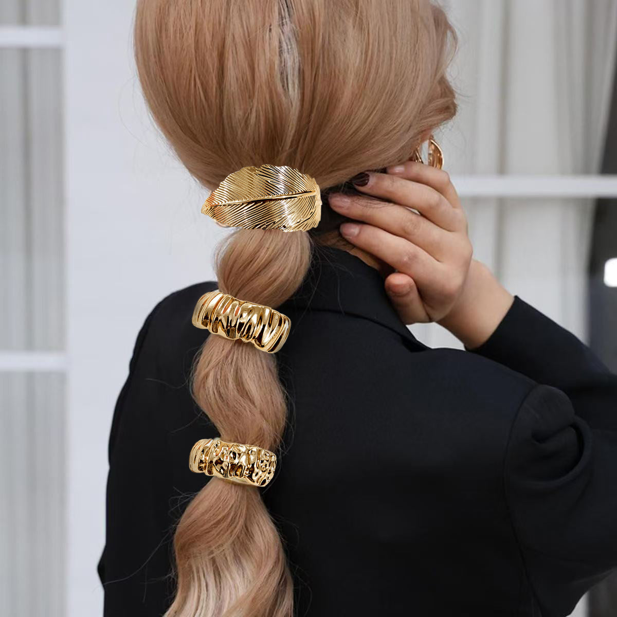 Metal Hair Clip with Horse Tail Design