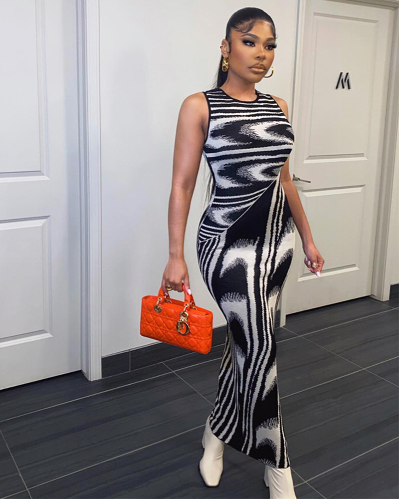 DIFFERENT DIRECTIONS SWIRL DRESS Black