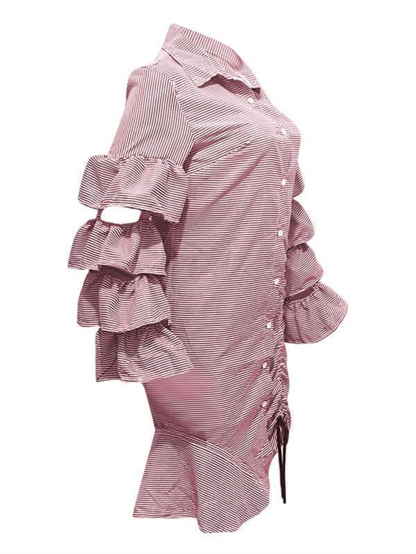 Gestuftes Kleid mit Rüschen, Kordelzug und Streifen