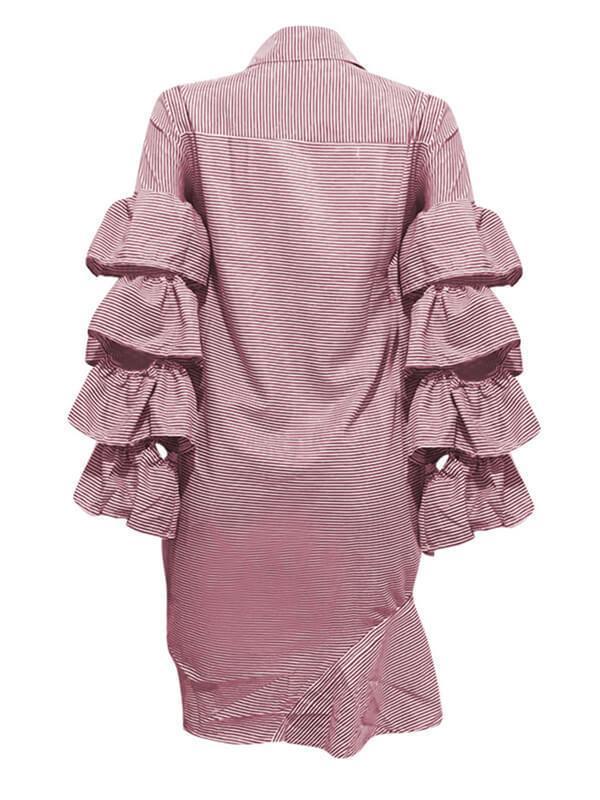 Gestuftes Kleid mit Rüschen, Kordelzug und Streifen