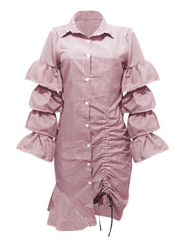 Gestuftes Kleid mit Rüschen, Kordelzug und Streifen