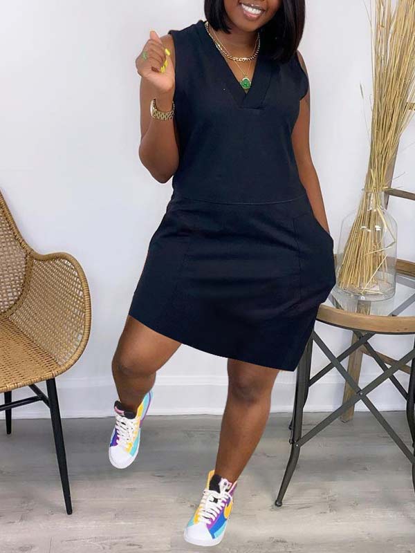 Einfarbiges ärmelloses Kleid mit V-Ausschnitt