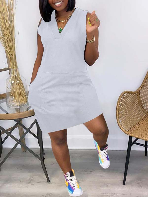 Einfarbiges ärmelloses Kleid mit V-Ausschnitt