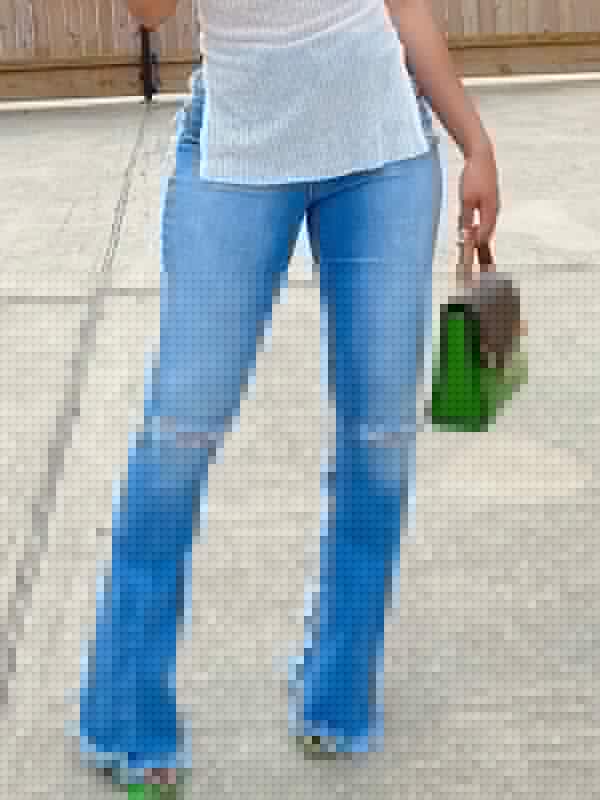 Zerrissene Schlagjeans