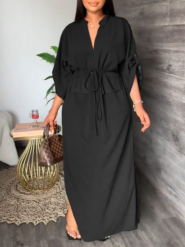 Einfarbiges Kleid mit Kordelzug und Schlitz