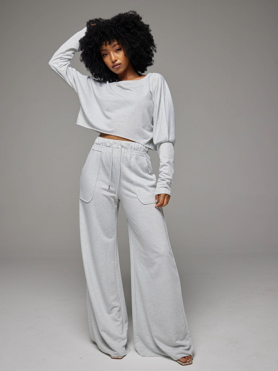 Set aus Sweatshirt mit offenem Schnitt und Hose mit weitem Bein