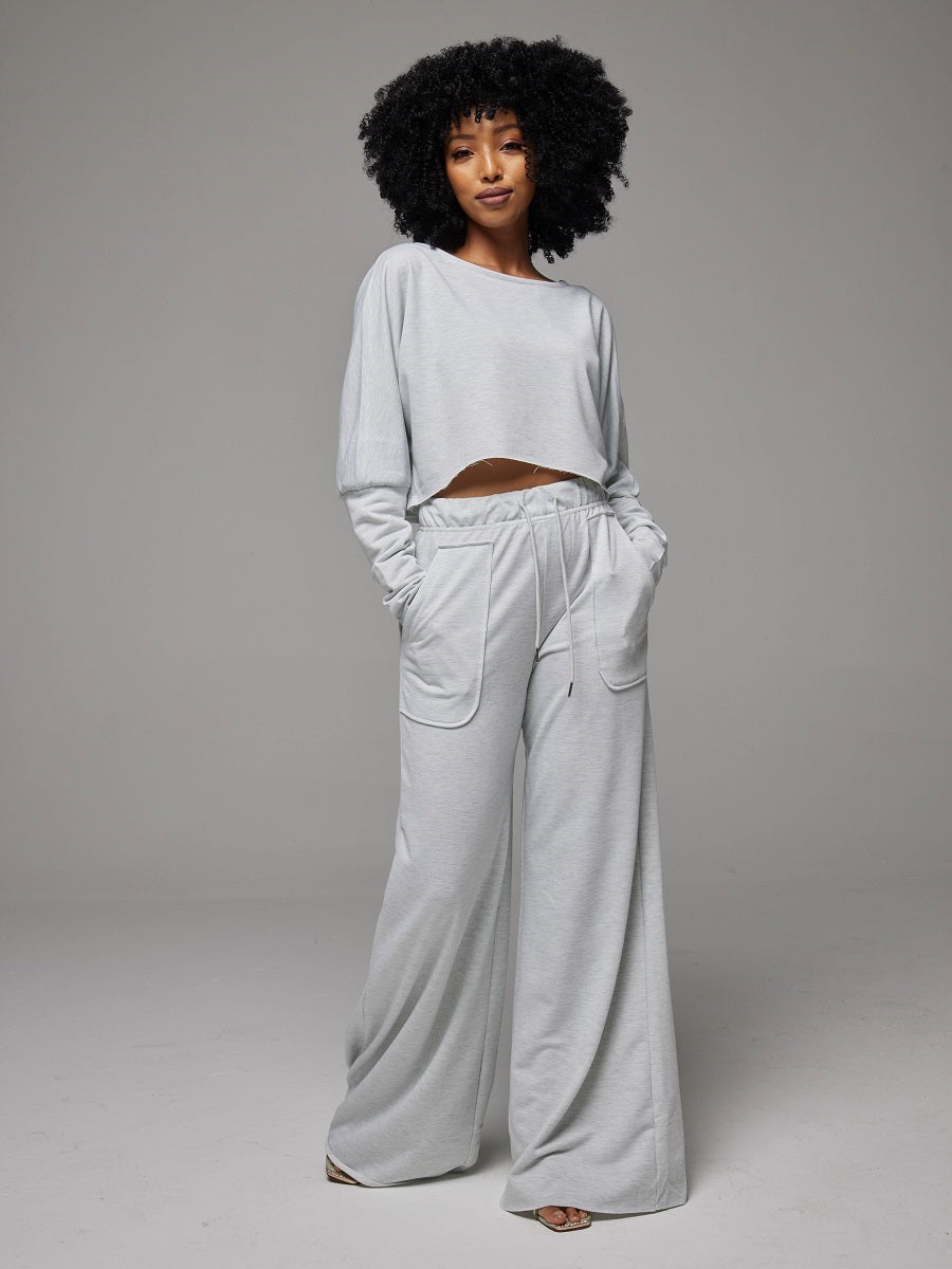 Set aus Sweatshirt mit offenem Schnitt und Hose mit weitem Bein
