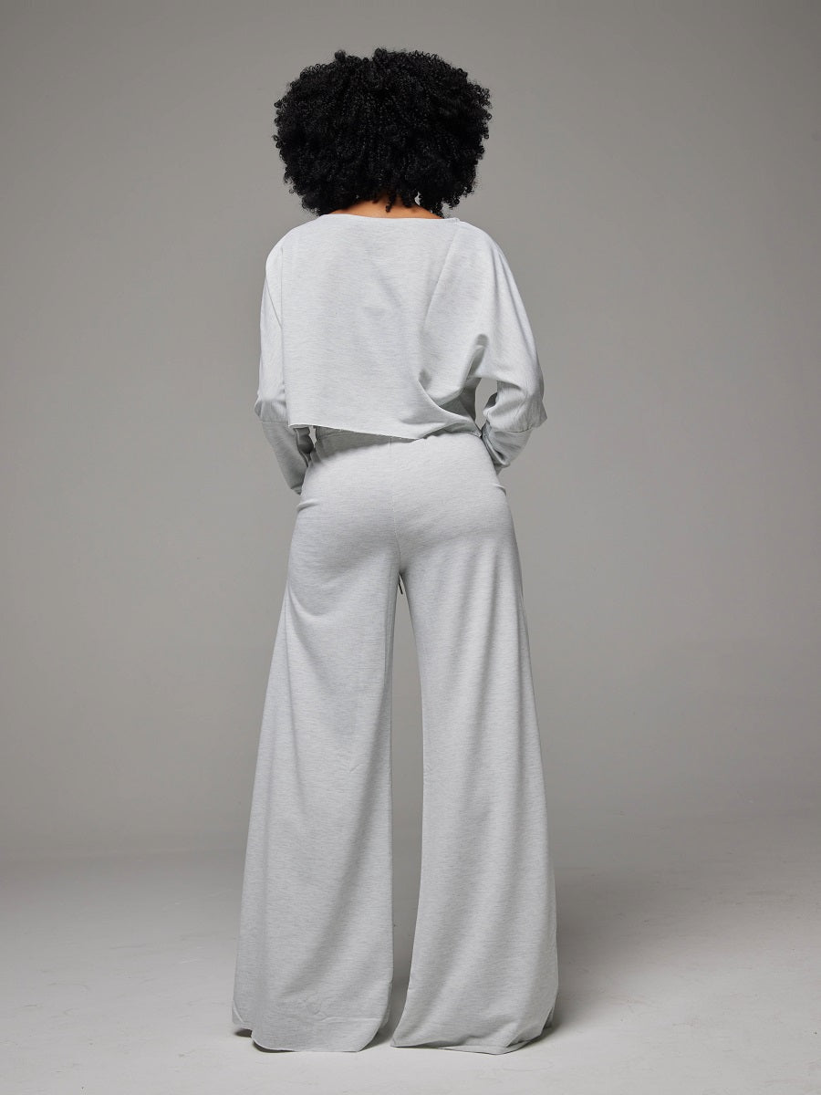 Set aus Sweatshirt mit offenem Schnitt und Hose mit weitem Bein