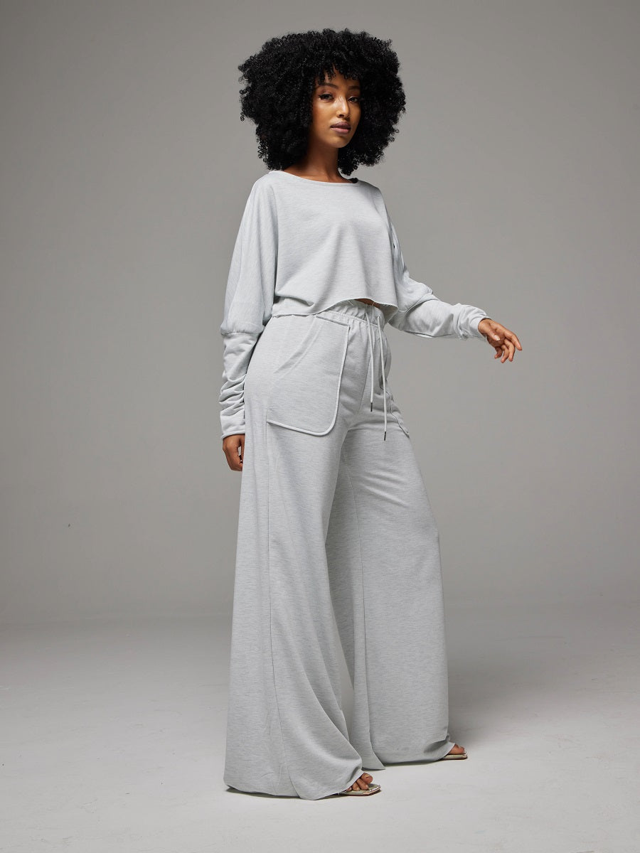 Set aus Sweatshirt mit offenem Schnitt und Hose mit weitem Bein