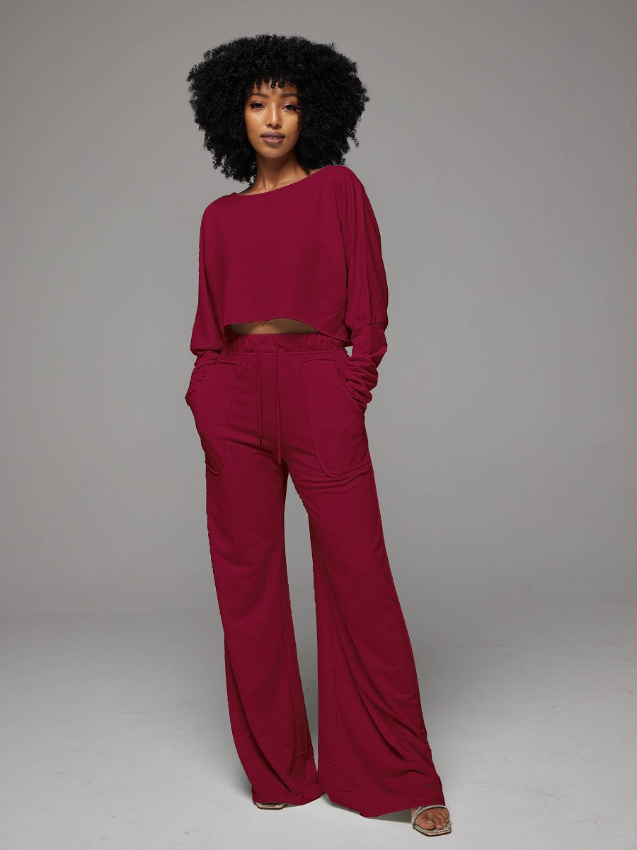 Set aus Sweatshirt mit offenem Schnitt und Hose mit weitem Bein