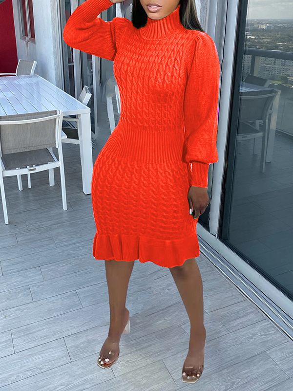 Rollkragen-Strickkleid mit Rüschen – Ausverkauf