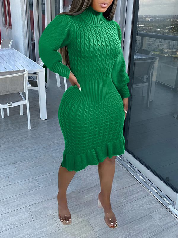 Rollkragen-Strickkleid mit Rüschen – Ausverkauf