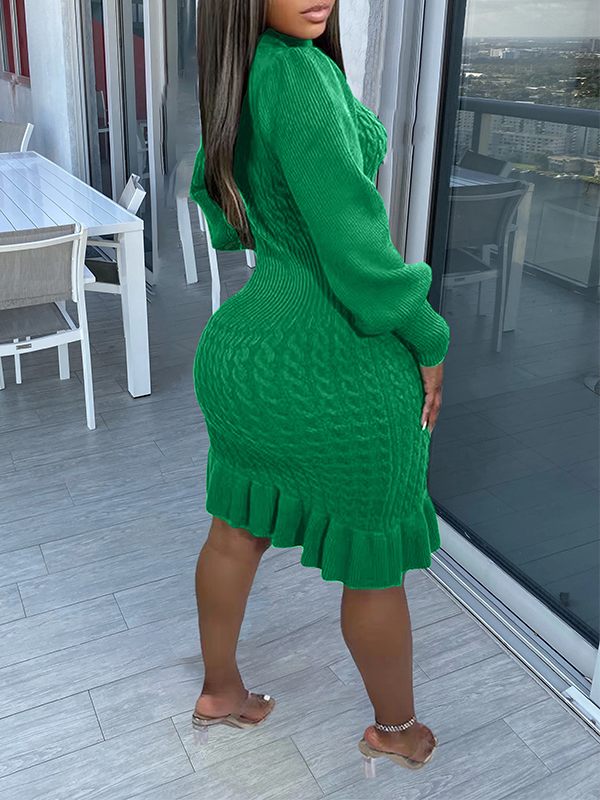 Rollkragen-Strickkleid mit Rüschen – Ausverkauf