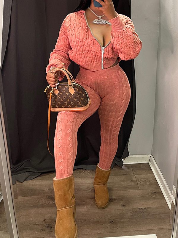 Set aus Strick-Kapuzenpullover und Hose mit Reißverschluss