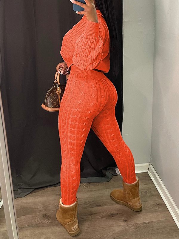 Set aus Strick-Kapuzenpullover und Hose mit Reißverschluss
