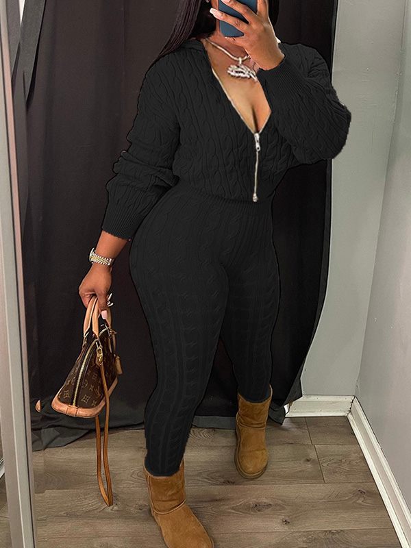 Set aus Strick-Kapuzenpullover und Hose mit Reißverschluss