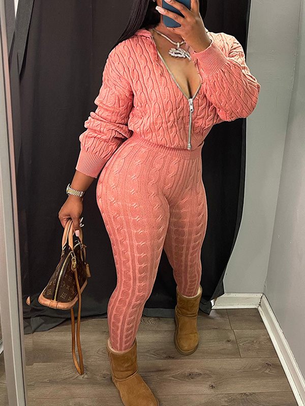 Set aus Strick-Kapuzenpullover und Hose mit Reißverschluss