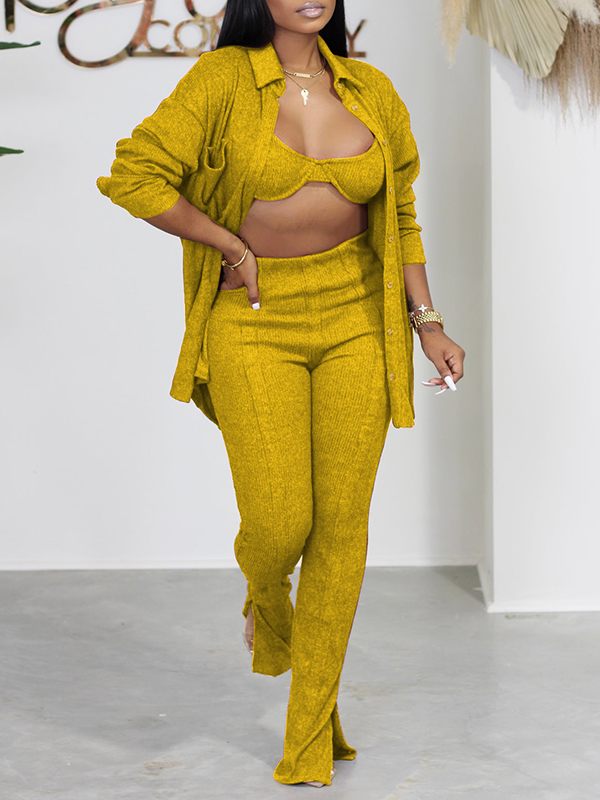 Ensemble trois pièces avec chemise en tricot