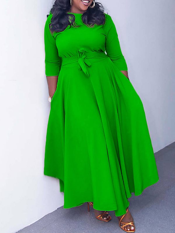 Einfarbiges Kleid mit Bindeband vorne