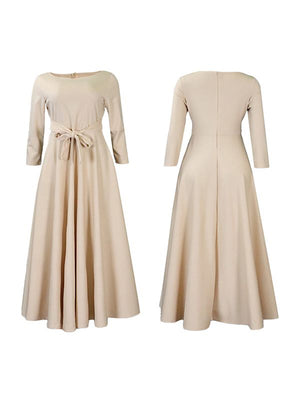 Einfarbiges Kleid mit Bindeband vorne