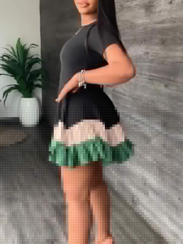 Dreifarbiges Rüschenkleid