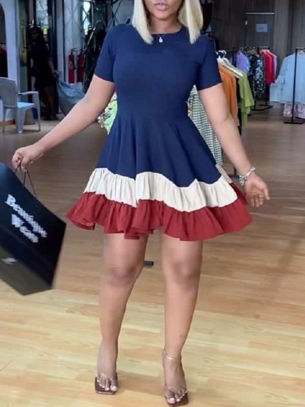 Dreifarbiges Rüschenkleid