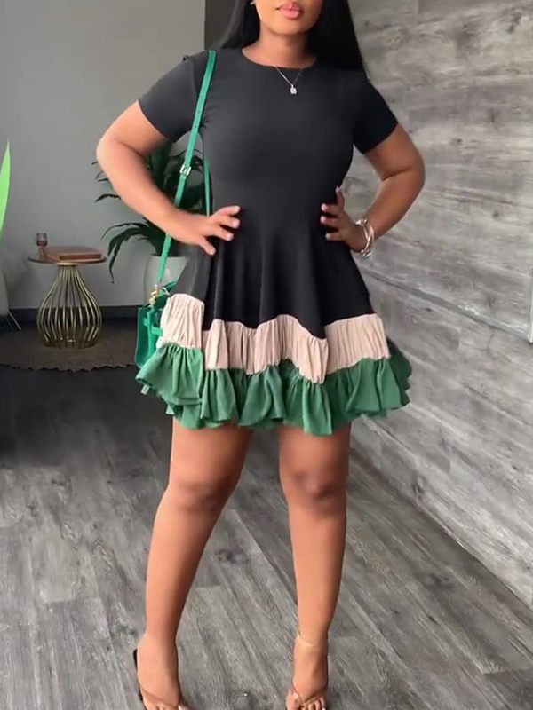 Dreifarbiges Rüschenkleid