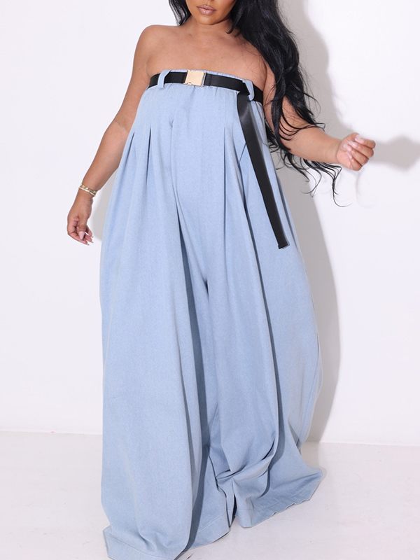 Trägerloser Jumpsuit mit Gürtel