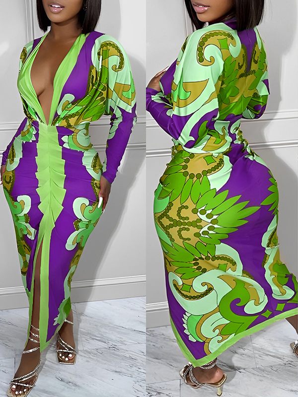 Bedrucktes, tief ausgeschnittenes, gerüschtes Kleid