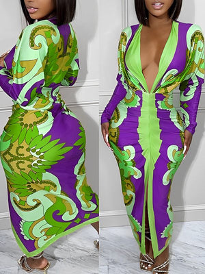 Bedrucktes, tief ausgeschnittenes, gerüschtes Kleid